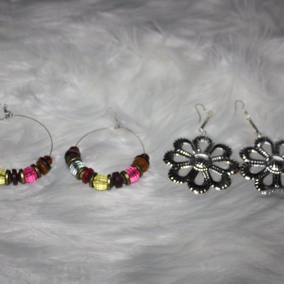 Set of Two Fashion Earrings - Picture 4 of 4